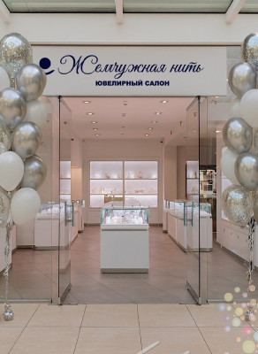 Воздушные шары Оформление входа букетами из шаров "Жемчужная нить"