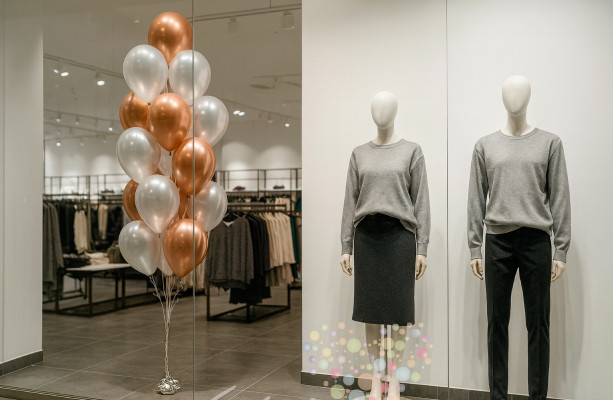 Оформление витрины букетом из шаров "Базовый минимум"