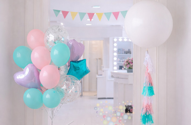 Оформление входной зоны сетом из шаров "Мятная нежность"