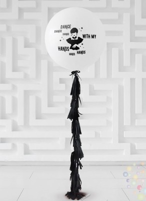 Большой шар "Dance Wednesday" с гирляндой тассел